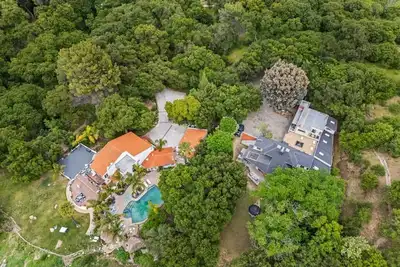 Image de Private 5 Acre Malibu Retreat – 2 Homes, 3 Apartments, Pool - Sleeps 30+