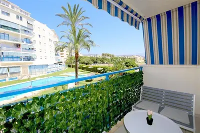 Image de Appartement moderne, clim, piscine et parking, Proche de la plage, des restaurants, cafés et port