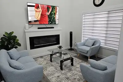 Image de Sleek Home in Trendy Community with great views, full kitchen, & strong Wi-Fi.