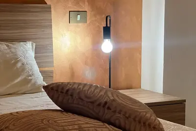 Image de Within walking distance of the town center. Take your 4-legged friend with you.