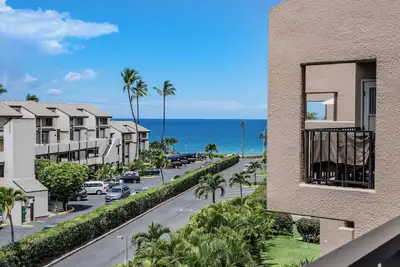 Image de Beautifully appointed 3 bedrooms and 3 full bathrooms with lots of space for your Maui Getaway!
