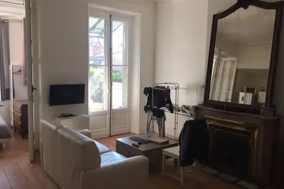 Image de Très bel appartement climatisé avec terassecalme situé dans Bordeaux centre