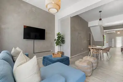 Gallery View | Modern and Urban Unit