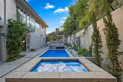 Image de Belle Horizon - Modern Villa with Expansive Balcony and Views