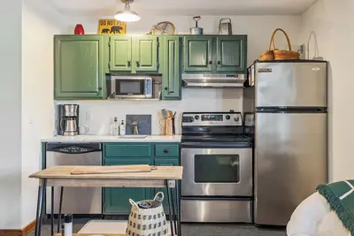 Quaint 1br Getaway: 2 Minutes to Okemo Mountain