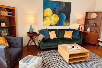 Image de Cleveland Park awesome Winchester 2 Br 1st fl  apt. walk to everything!
