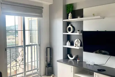 Image de Cozy 1-bedroom condo with WiFi, rooftop pool &fitness room in pleasant Cebu City