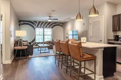 Image de Artist's loft off Mass St.