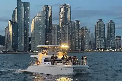 Image de Relaxing Retreat: Cozy Jacuzzi Suite Steps from Haeundae Beach