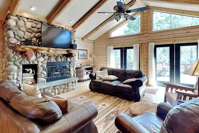 Double Eagle Manor | Main & Guest Houses with Hot Tub!