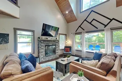 Image de Wears Haven | Mountain Views + Hot Tub & Game Room!