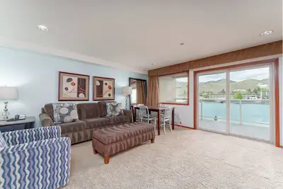 GrandView 622 Waterfront condo on Lake Chelan