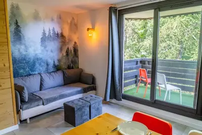 Image de 300m du centre station, 4ème étage, vue forêt, balcon, télévision, casier à ski, 29m², Les Orres
