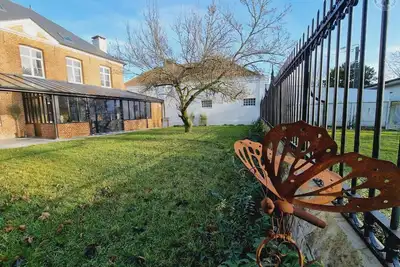 Image de Louez une Maison de Maître pour 11 Pers. à Arneke - Jardin, WiFi et Proche Commerces