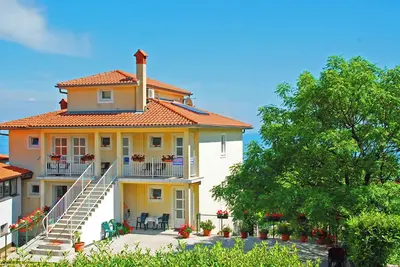 Image de House with 7 apartments in a quiet location, with a beautiful view of the sea