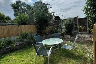 Image de Pass the Keys Snug Seaside Apartment With Garden | Central