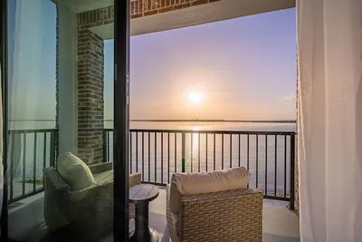 Image de Luxury Lake House Retreat in Rowlett