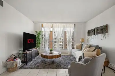 Image de Central Dt 2br » Free Parking » Billiards » Gym