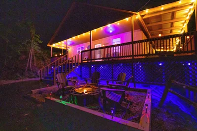 Image de Secluded~Fire Pit~Hot Tub~Dog Allowed~Epic Lights!