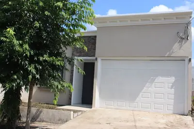 Image de Luxury 3-Br Riverside Area Home