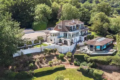 Image de 6 chambres à coucher à Torquay