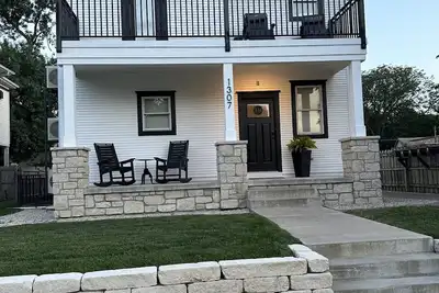 Image de Thompson House #2-Overlooking City Park. Walk to Campus, Aggieville & Downtown