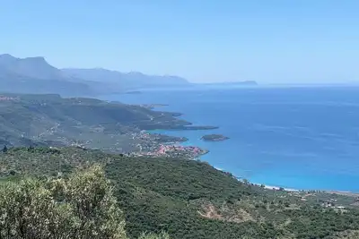 Image de Detached comfortable stone house with wonderful views 10 min from the sea