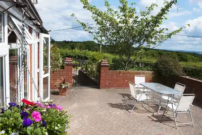 Image de 3 chambres à coucher à Wootton Bridge