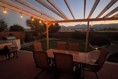 Image de Hot Tub, Ac, Mountain View, Outdoor Dining Area & Pet Friendly, Ev plug