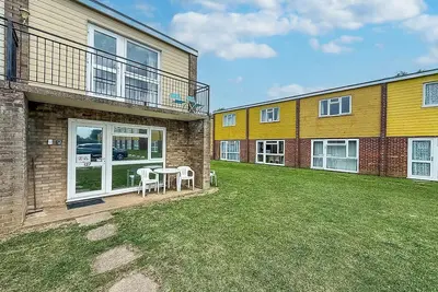 Image de 8 berth chalet to hire at Bermuda Holiday Park nearby Hemsby beach ref 18127b