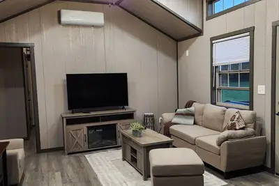 Image de Cozy Country Cabin - Sleeps 4 - with Hot Tub
