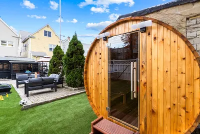 Image de Hot Tub | Sauna | Gaming | Outdoor Grilling | Nyc | Ewr | Sleeps 25