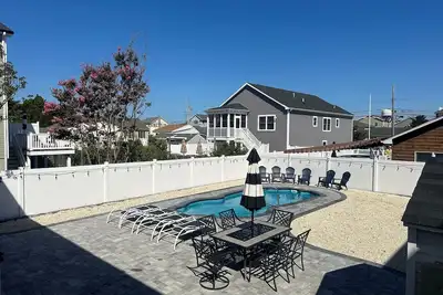 Image de Charming 3-Bedroom House with Inground Pool & Miniature Golf in Lavallette