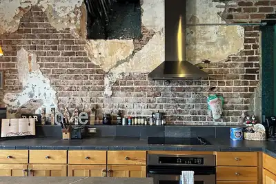 Image de Penthouse on Broughton with Free Reserved Parking