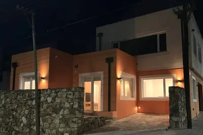 Image de Casa en el Lago con Cochera - 3 Ambientes