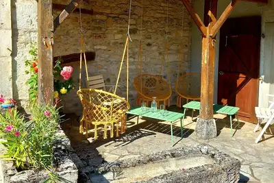 Image de Se réunir dans le Lot, Maison en pierre, piscine