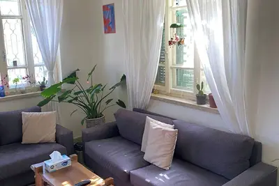 Image de Fully Furnished Apartment in Central of Al-weibdeh\n\n
