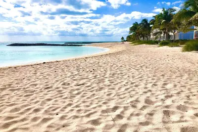 Image de 4br -Walk to Sandy Beach! and pool in 50 steps! Tennis! Pickle! Gated community