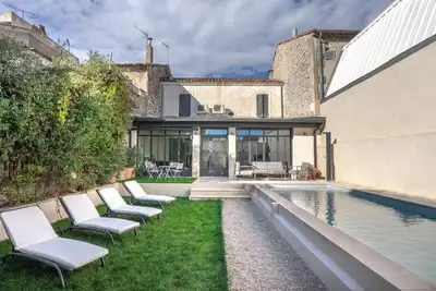 Image de An Oasis in Arles: fully renovated home w\/pool, parking & steps to the center.