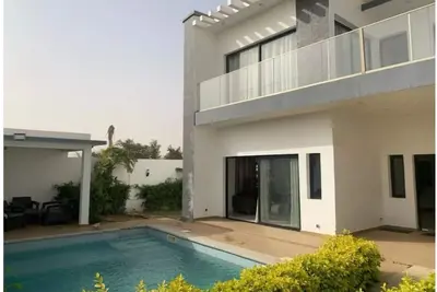 Image de Villa de standing avec 4 chb/douches et piscine privée et proche de la plage