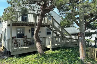 Image de Marvelous 5-bedroom cottage one from ocean in Ship Bottom with Ac, game room