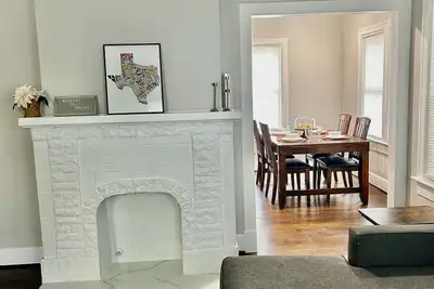 Image de Cozy 2-bedroom duplex in quiet Kessler Park Bishop Arts with WiFi, Ac