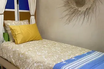 Charmante maison avec un style marocain soit pour des groupes ou des familles.