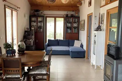 Image de Petite maison sur colline, au calme avec vue sur la mer, terrasse plein soleil