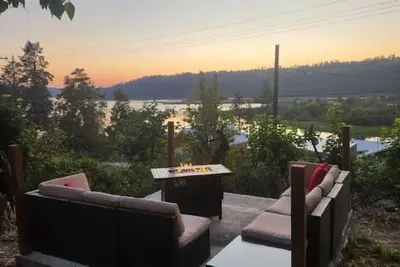 Image de House in Harrison with Lake View