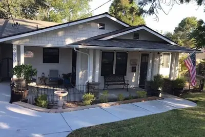 Image de Cottage by the Lake-Cute & Cozy!