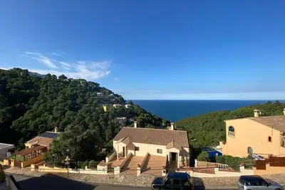 Image de Sea Pines - Three bedroom tourist-licensed home with views of the Mediterranean!