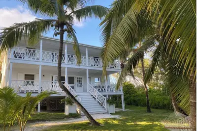 Image de Generous 4-bedroom house in delightful Harbour Island with WiFi, Ac