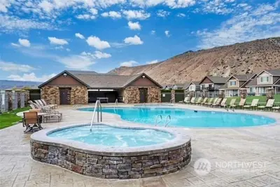 Image de Watershed Condo near Large pool/hot tub. Gorge Amp shuttle nearby book separate.
