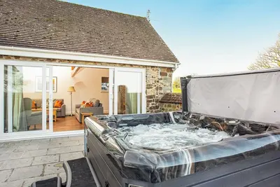Image de Experience this luxurious escape, nestled at The Mole Resort near Chittlehamholt, North Devon.